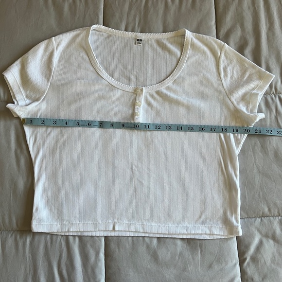 UNIQLO Pointelle Henley T-Shirt | Scoop Neck - Picture 5 of 6